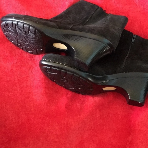 BLACK Suede Softspots Ankle Boots Size 10W - Picture 2 of 6